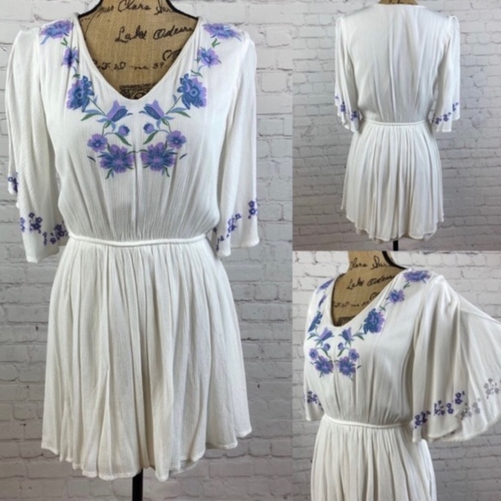 Adam Levine White Crinkly Embroidered Split Sleeve Romper